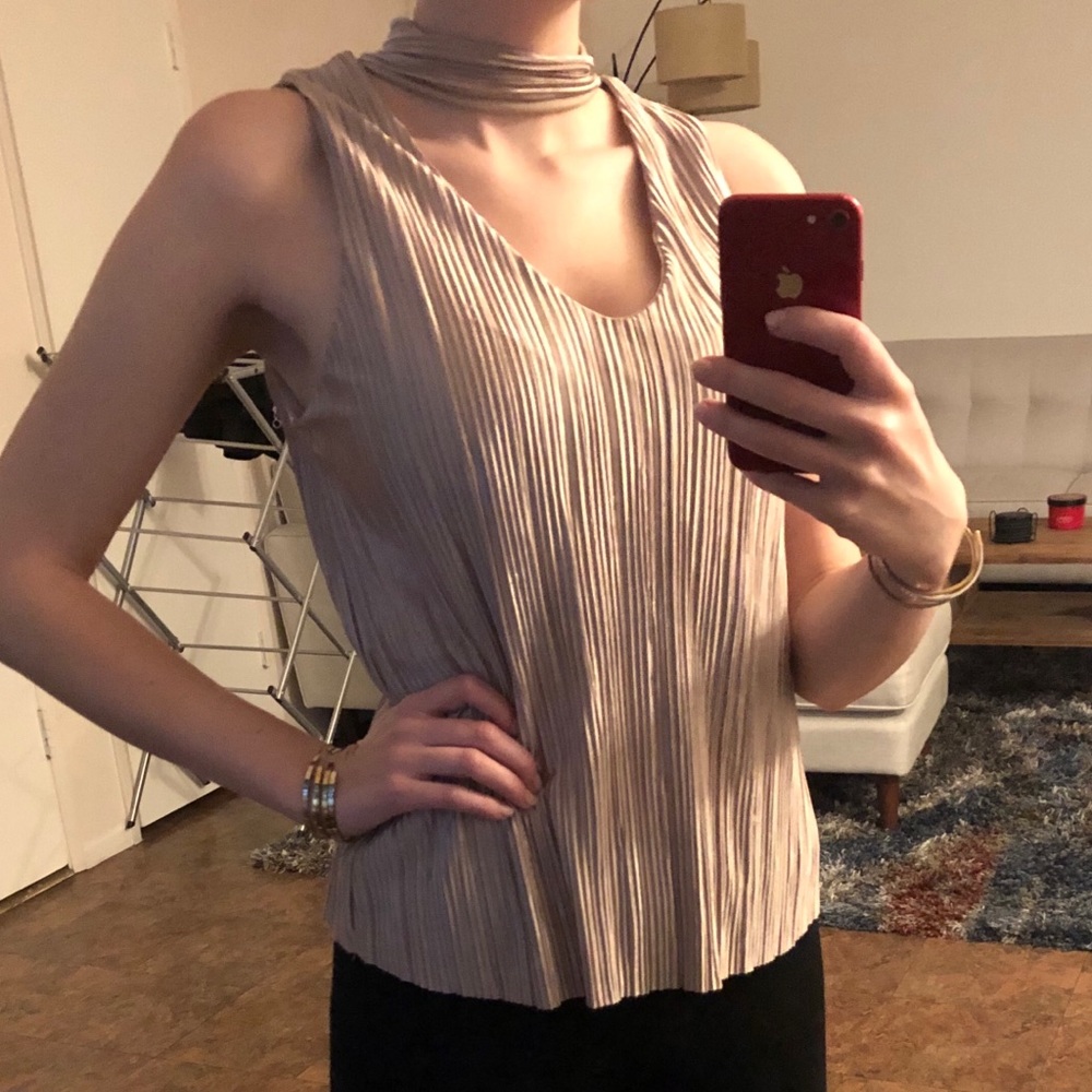 Shimmery top with neck collar detail
